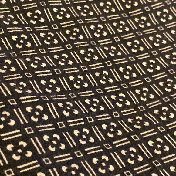 I believe it’s a size small it doesn’t say. The pattern is super cute! - Picture 2 of 5